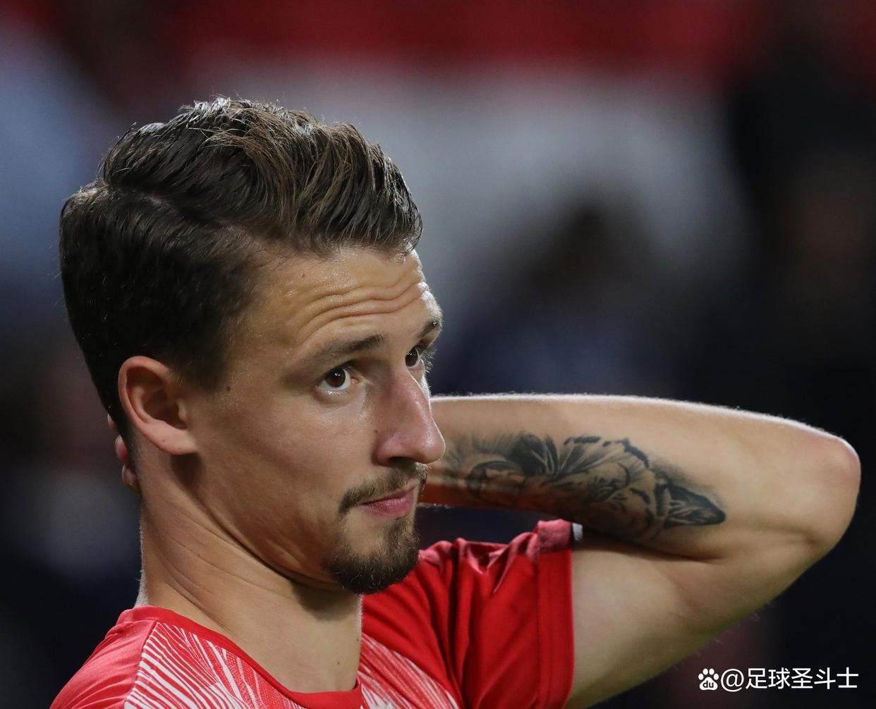 乐鱼app那不勒斯迎荷甲关键赛，冲刺阶段内部沟通，底气十足，资深球员宣示担当的简单介绍