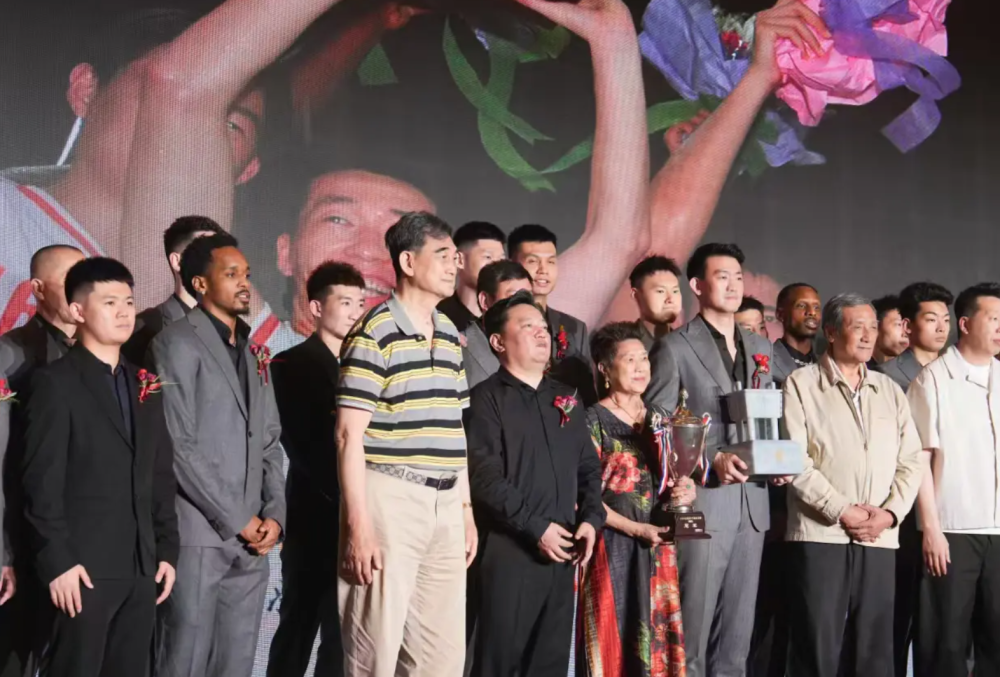 乐鱼app关于广厦男篮训练开放日，冲刺阶段造点机会引欢呼，国王杯在即，纪律约束更严格的信息